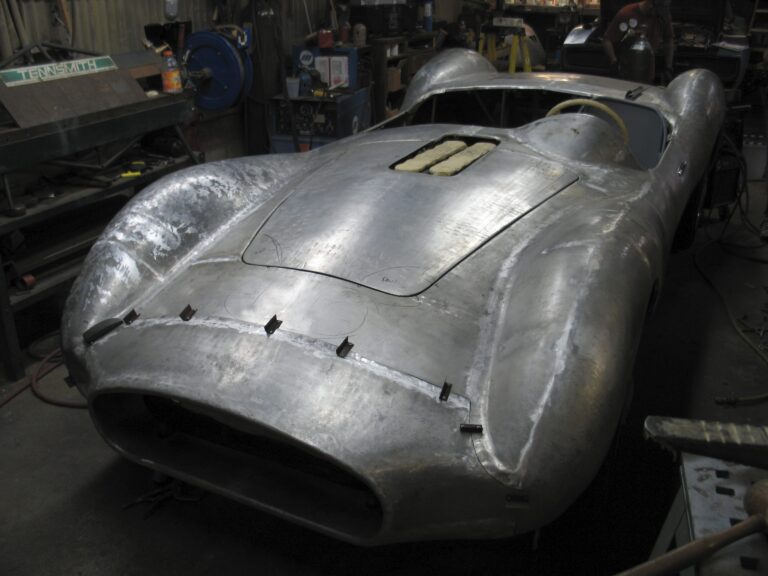 the-creative-workshop-coachbuilding-and-customs-0148